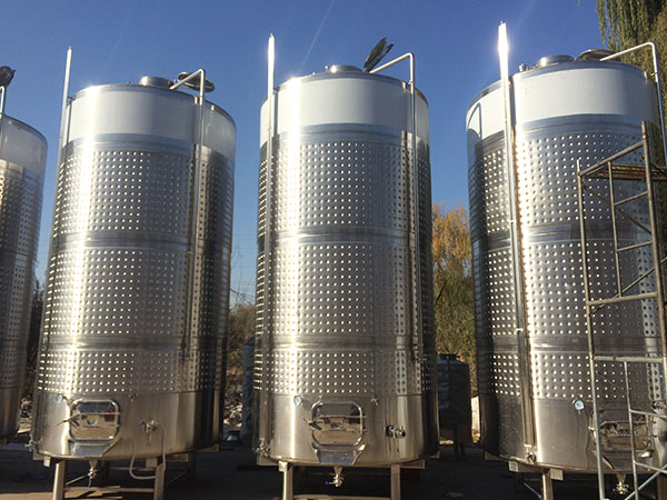 15000 litri di fermentazione di vinu