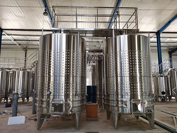 Winery fermenter01