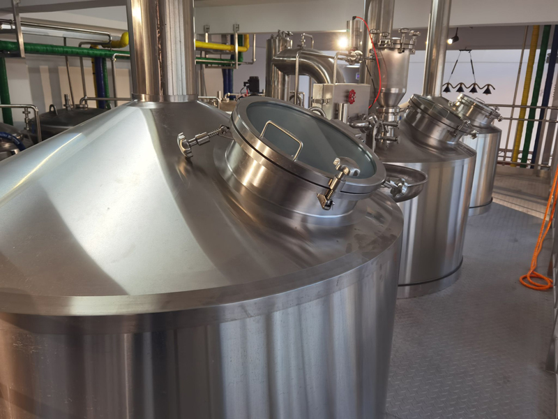 https://www.alstonbrewing.com/2000l-4-vessel-commercial-beer-brewing-equipment-product/
