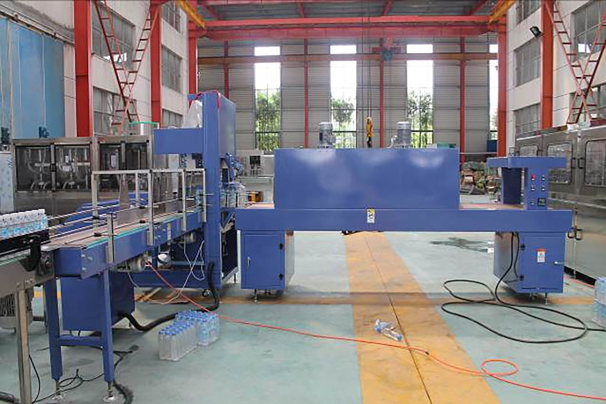 Automatic PE film shrink wrapping machine